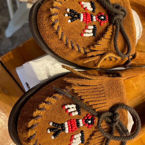 Minnetonka Moccasins Women size 11 -Like new, in box - Picture 2 of 3